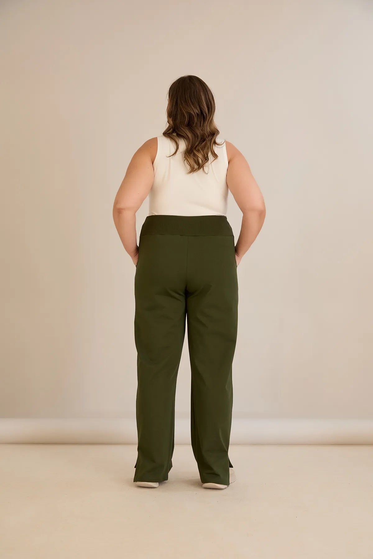 Pantalon larg marime mare cu despicaturi laterale - kaki