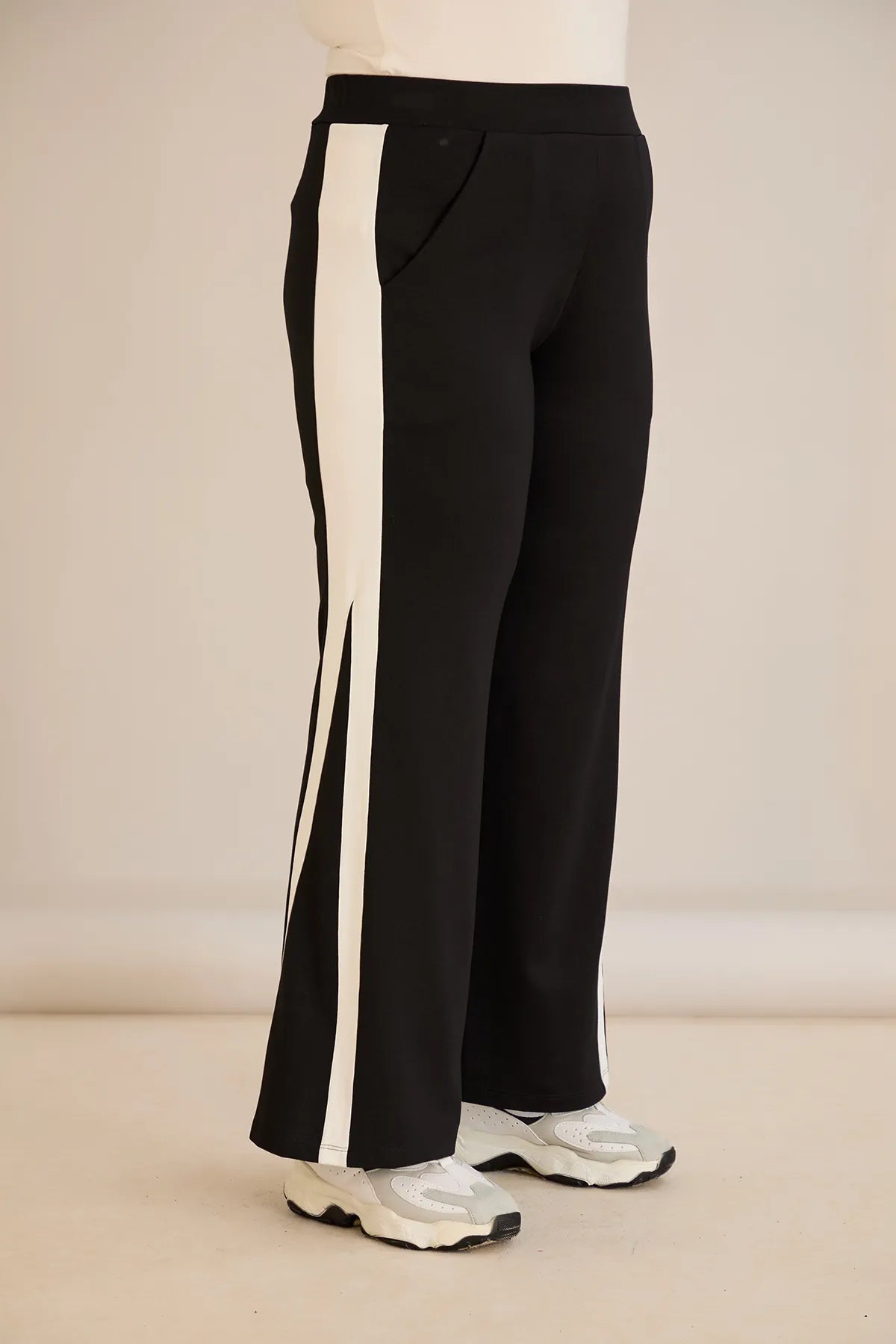 Pantalon larg mărime mare cu dungi decorative