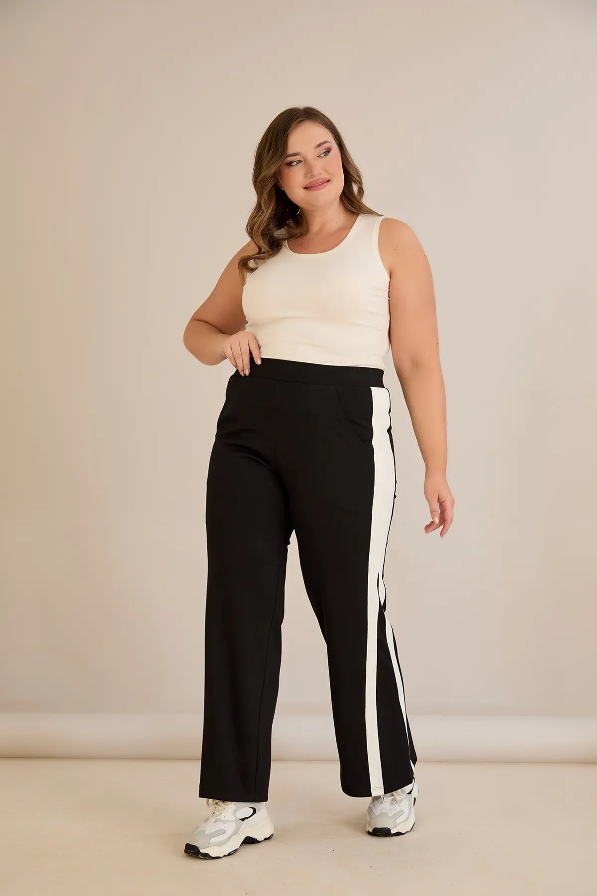 Pantalon larg mărime mare cu dungi decorative