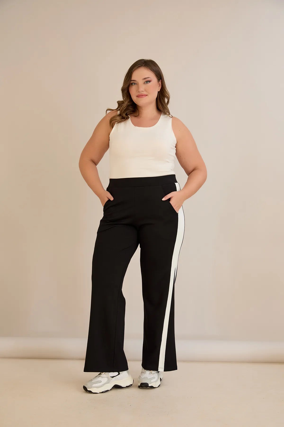 Pantalon larg mărime mare cu dungi decorative