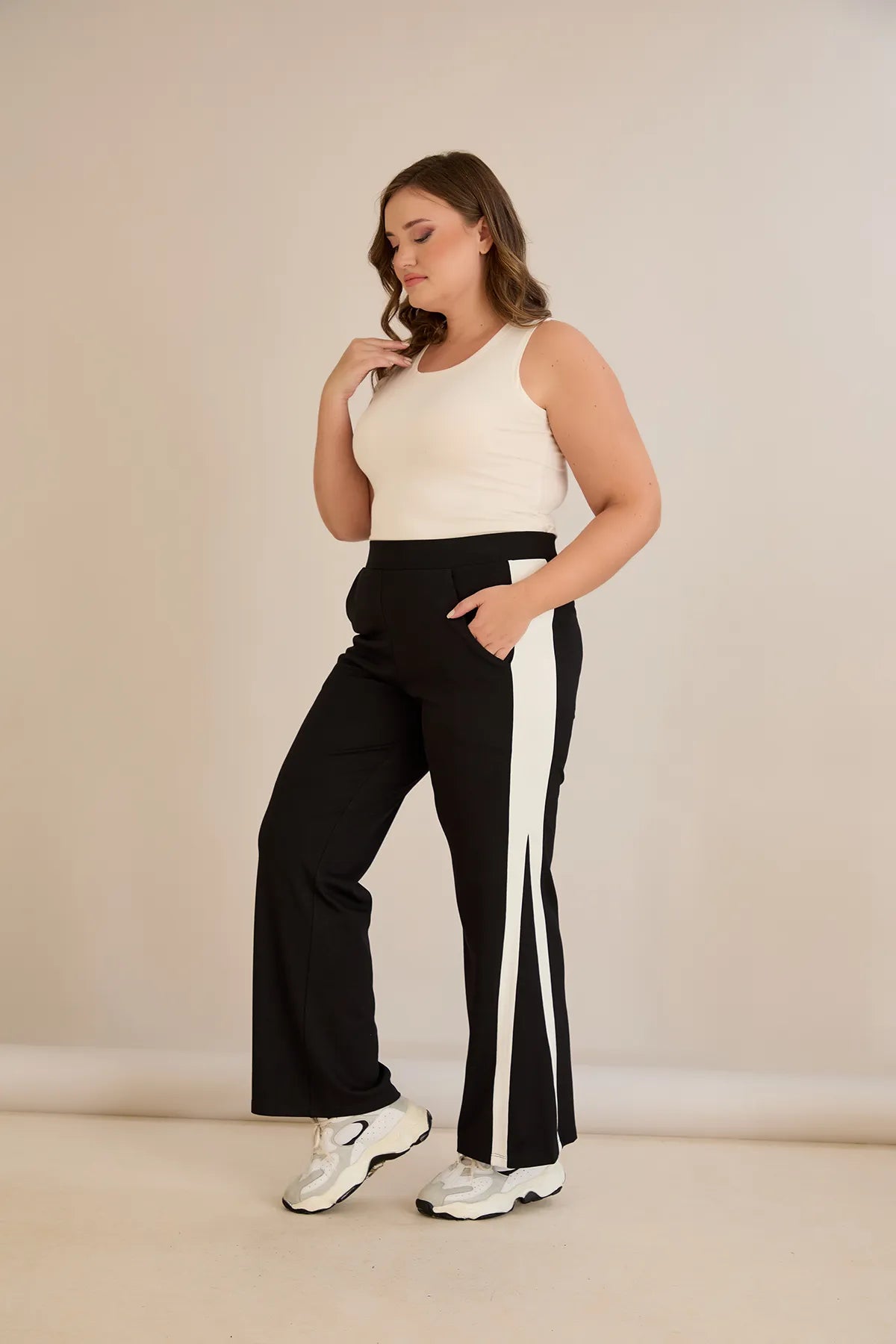 Pantalon larg mărime mare cu dungi decorative