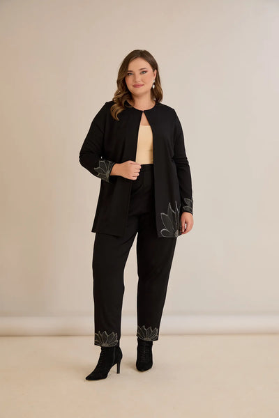 Pantalon marime mare cu accente florale din piele