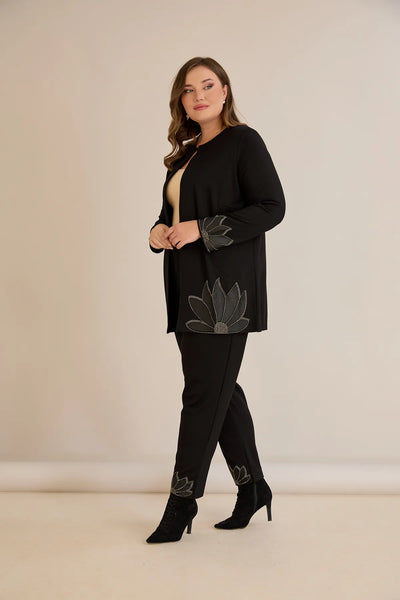 Pantalon marime mare cu accente florale din piele