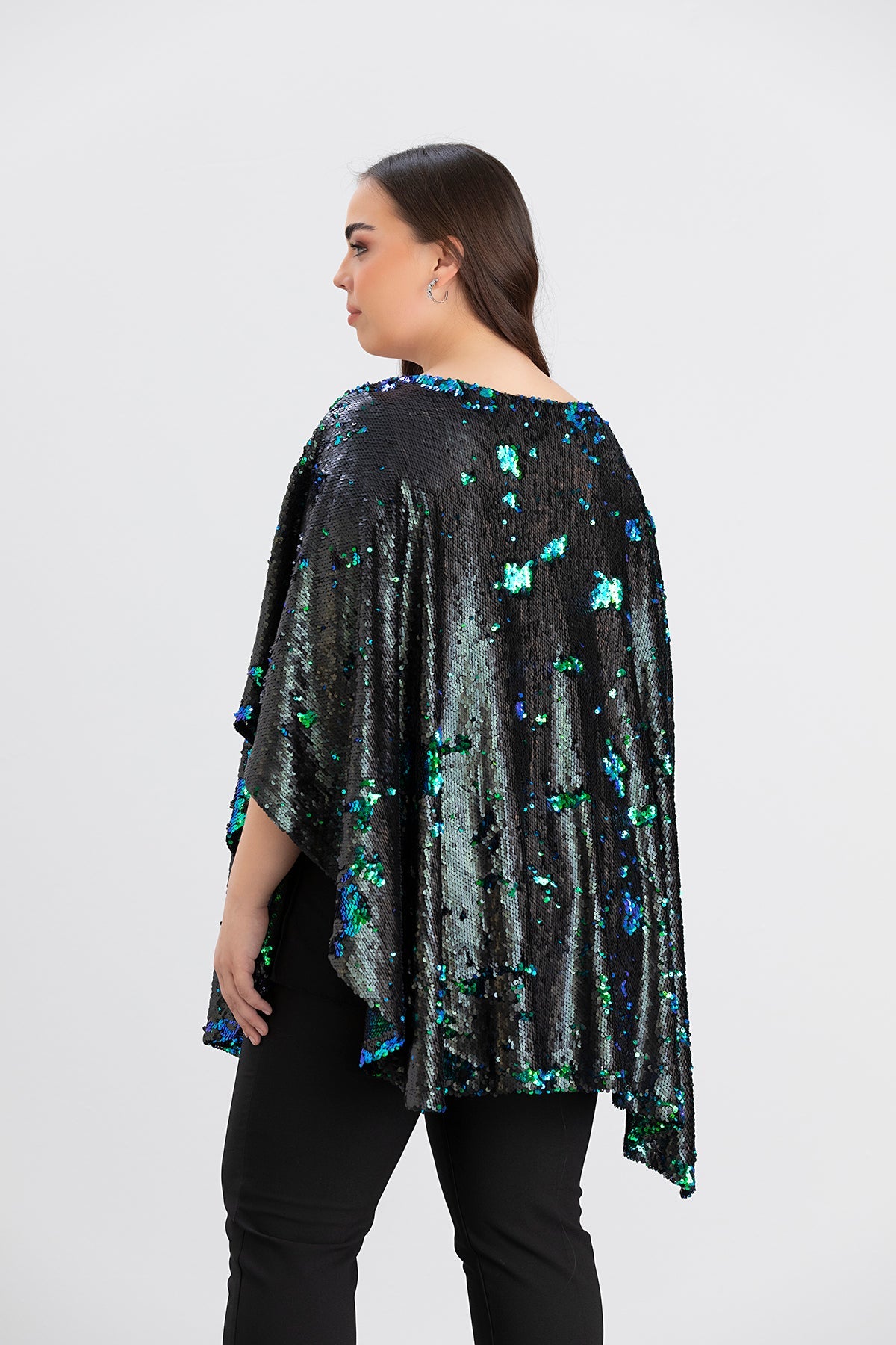 Poncho marime mare asimetric din paiete colorate
