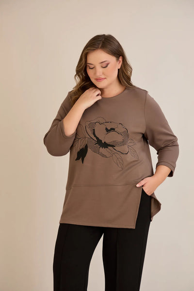 Compleu marime mare din doua piese cu broderie Trandafir – mocha