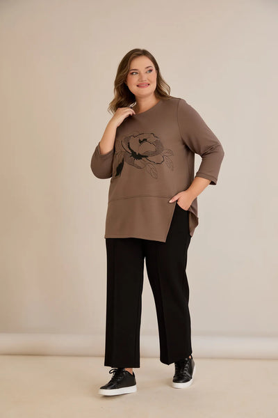 Compleu marime mare din doua piese cu broderie Trandafir – mocha