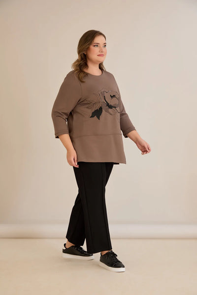 Compleu marime mare din doua piese cu broderie Trandafir – mocha