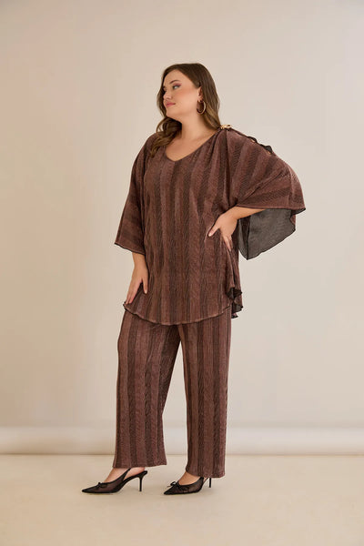Compleu oficial  marime mare cu deschidere la mânecă și broșă elegantă