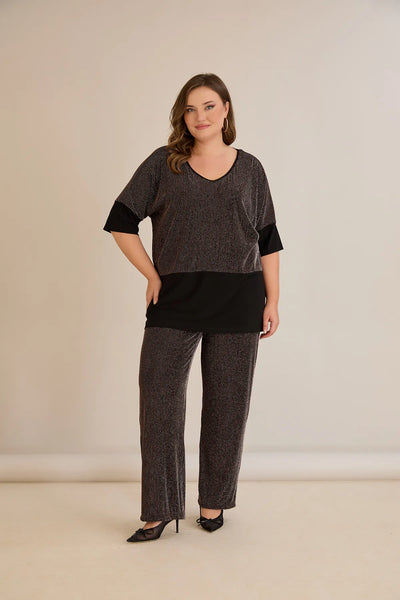 Compleu elegant marime mare din tricot reiat cu lame și spate atrăgător - cafea