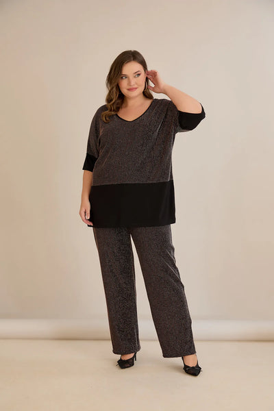 Compleu elegant marime mare din tricot reiat cu lame și spate atrăgător - cafea