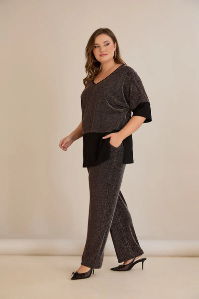 Compleu elegant marime mare din tricot reiat cu lame și spate atrăgător - cafea