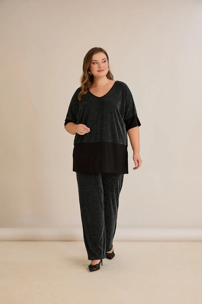 Compleu elegant marime mare din tricot reiat cu lame și spate atrăgător – verde închis