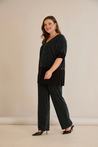 Compleu elegant marime mare din tricot reiat cu lame și spate atrăgător – verde închis