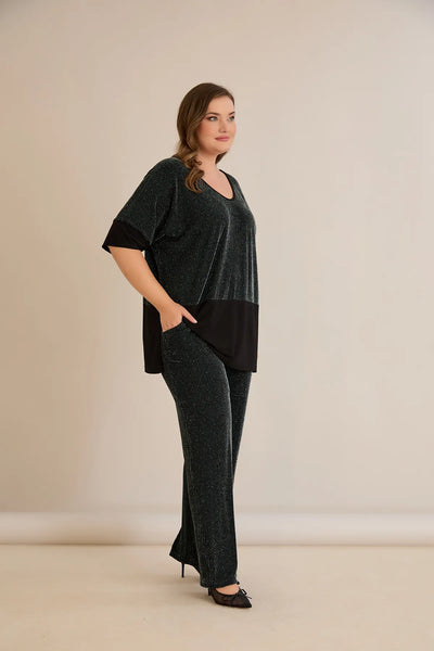 Compleu elegant marime mare din tricot reiat cu lame și spate atrăgător – verde închis