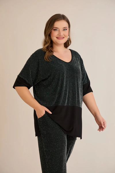 Compleu elegant marime mare din tricot reiat cu lame și spate atrăgător – verde închis