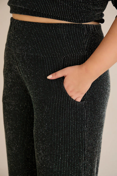 Compleu elegant marime mare din tricot reiat cu lame și spate atrăgător – verde închis
