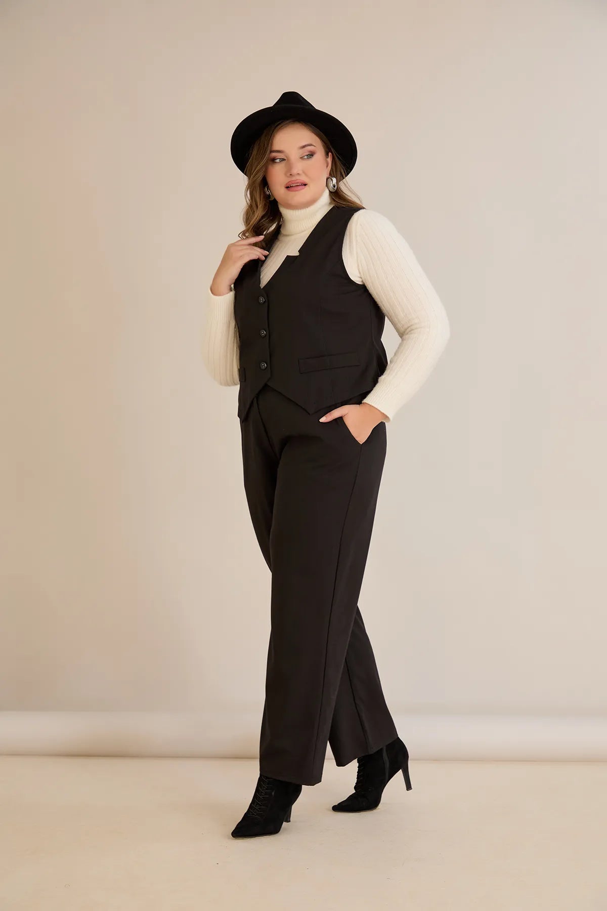 Pantalon elegant mărime mare cu dungi discrete