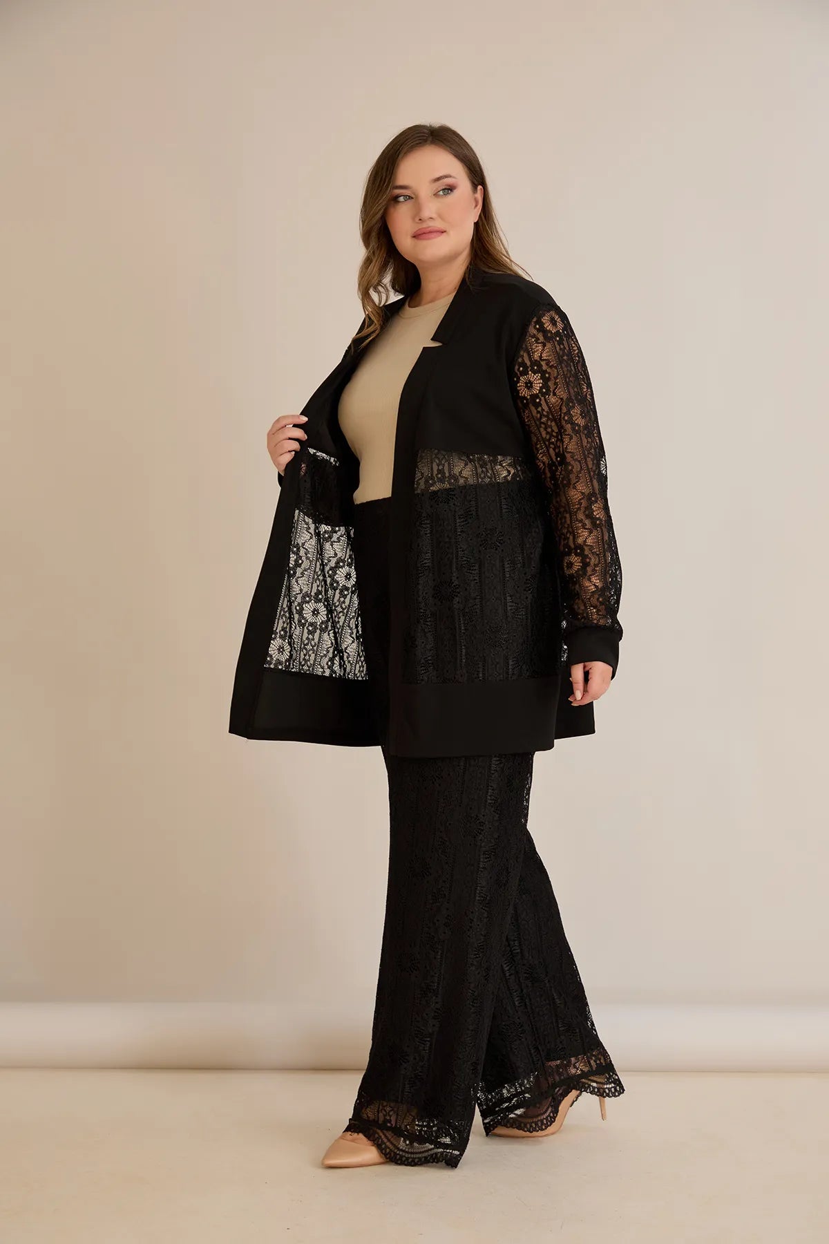 Compleu mărime mare elegant de sărbătoare din dantelă