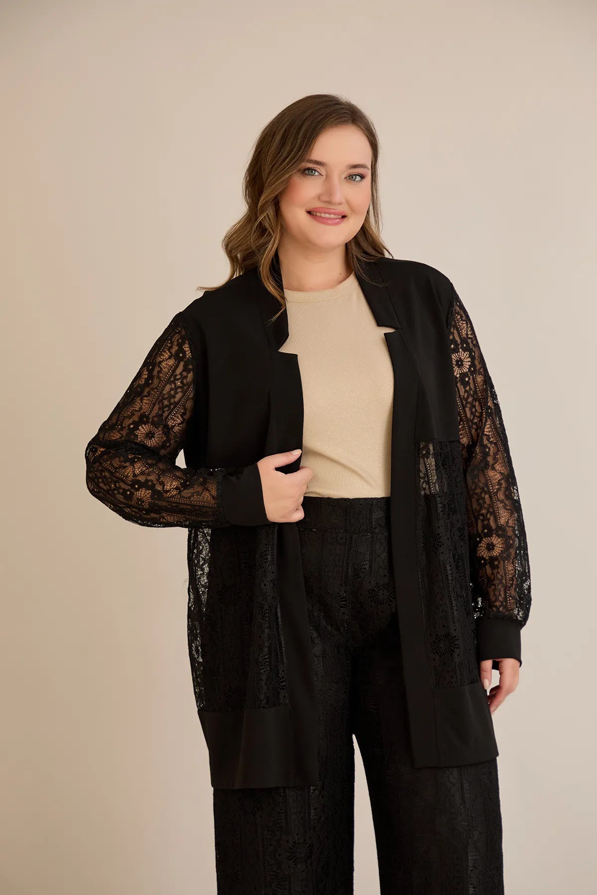 Compleu mărime mare elegant de sărbătoare din dantelă