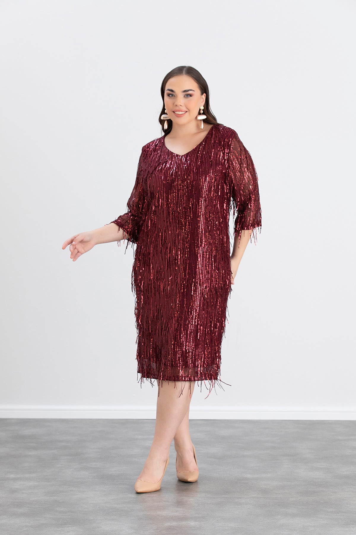 Rochie marime mare cu franjuri si paiete Craciun Chic - visiniu