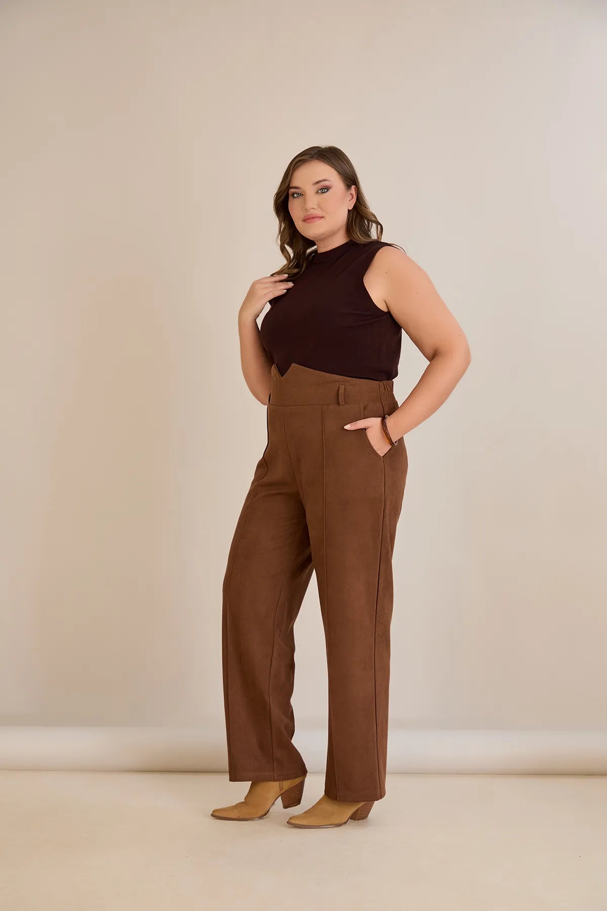 Pantalon elegant mărime mare cu dungă și talie înaltă – cafea