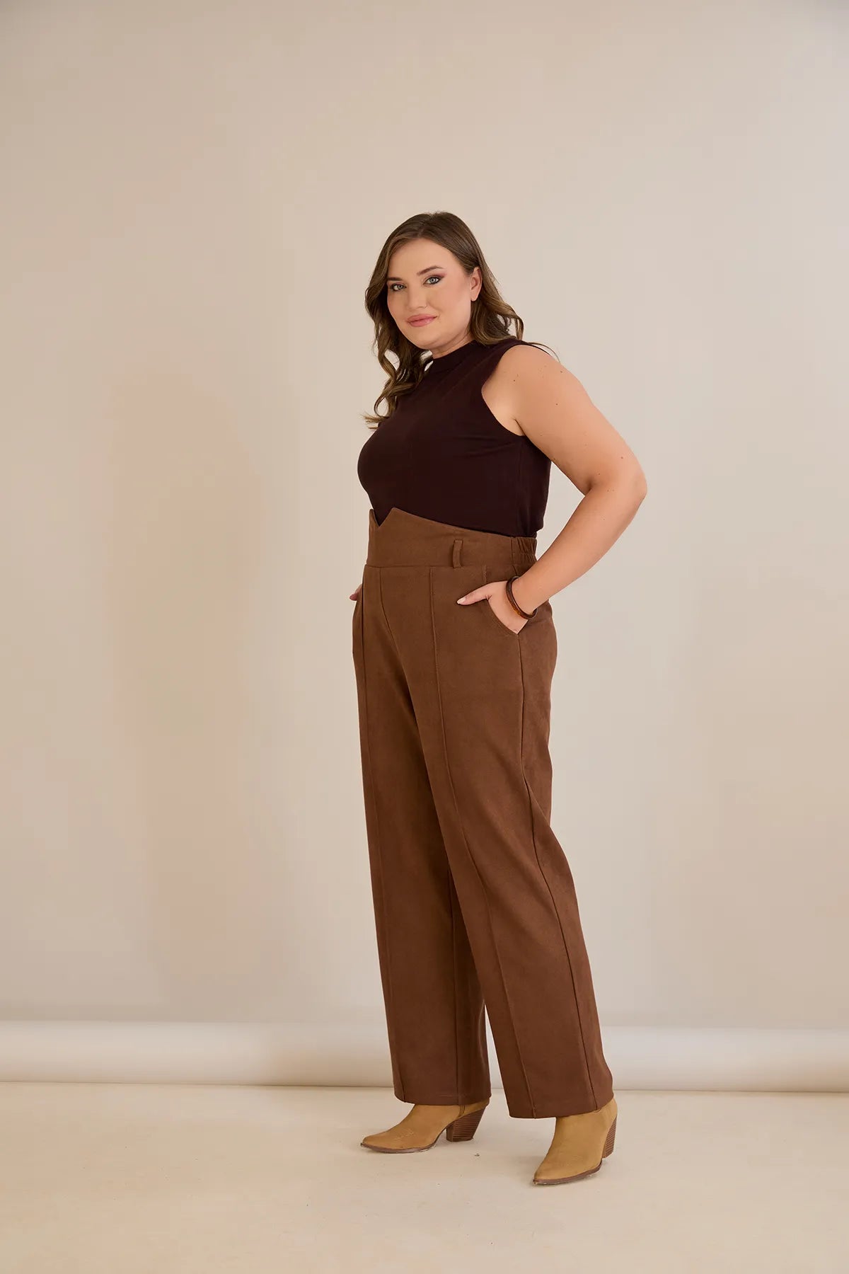 Pantalon elegant mărime mare cu dungă și talie înaltă – cafea