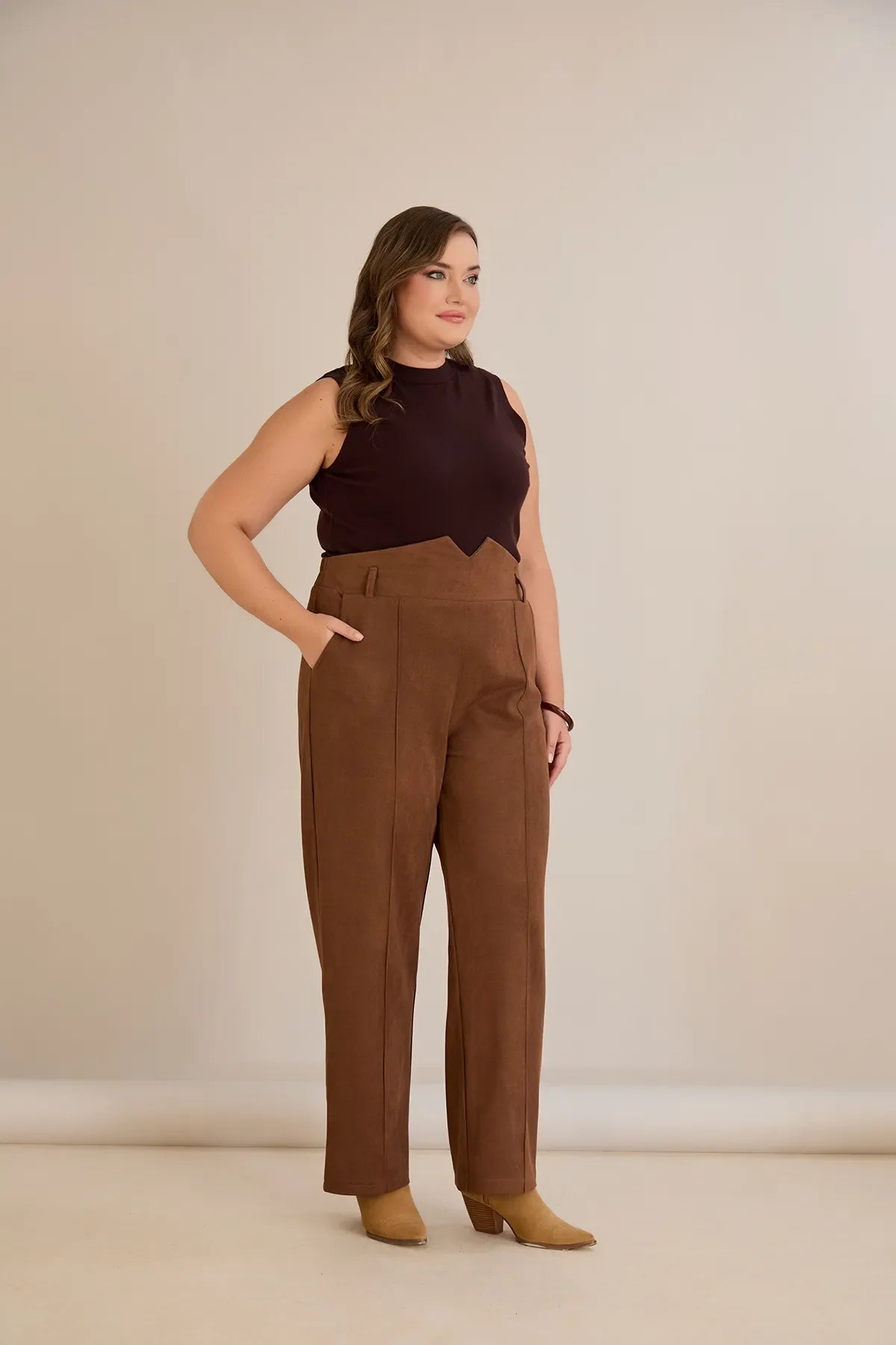 Pantalon elegant mărime mare cu dungă și talie înaltă – cafea