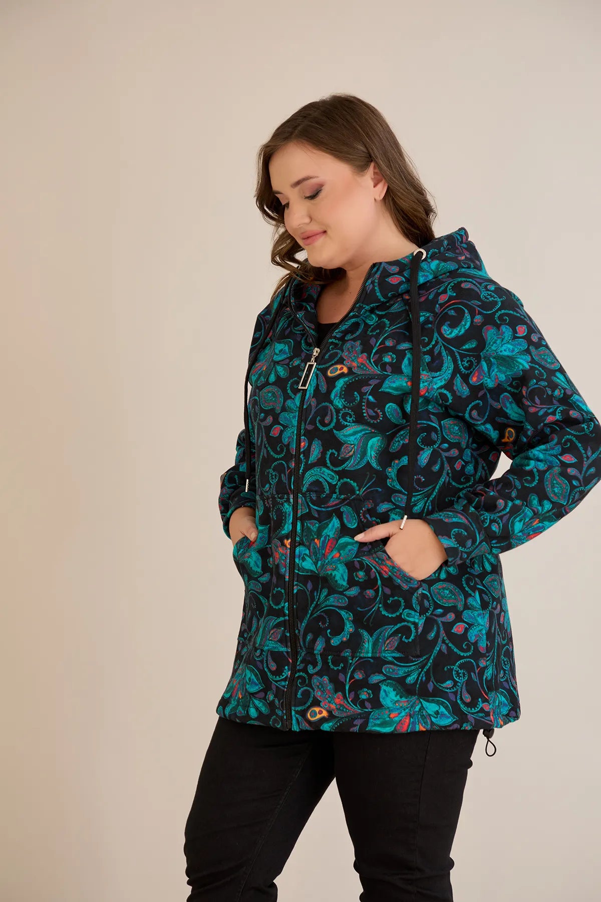 Hanorac mărime mare din bumbac cu glugă și șnururi, cu model paisley