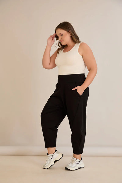 Pantalon mărime mare cu croială modernă tip baril (barrel)