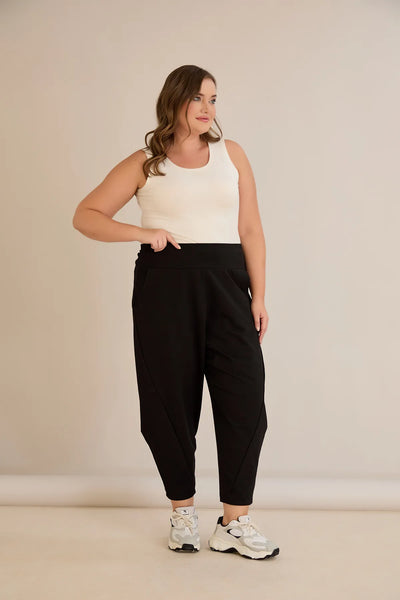 Pantalon mărime mare cu croială modernă tip baril (barrel)