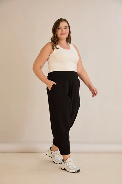 Pantalon mărime mare cu croială modernă tip baril (barrel)