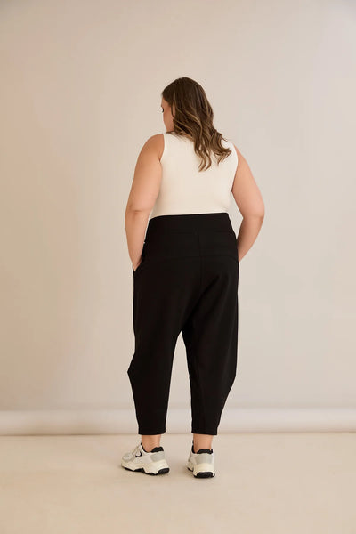 Pantalon mărime mare cu croială modernă tip baril (barrel)