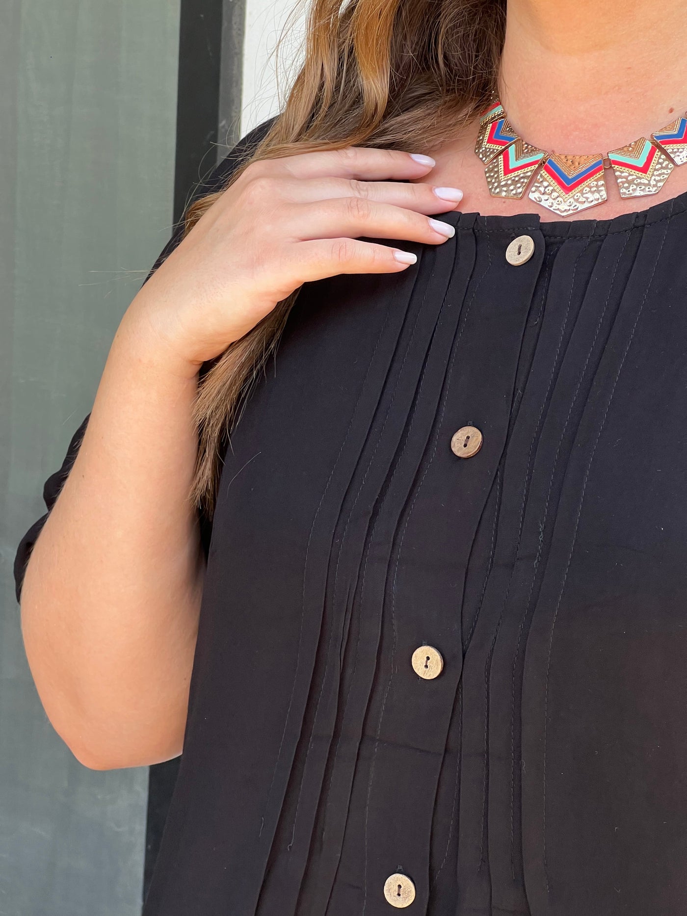 Rochie lunga marime mare din vascoza cu nasturi - negru