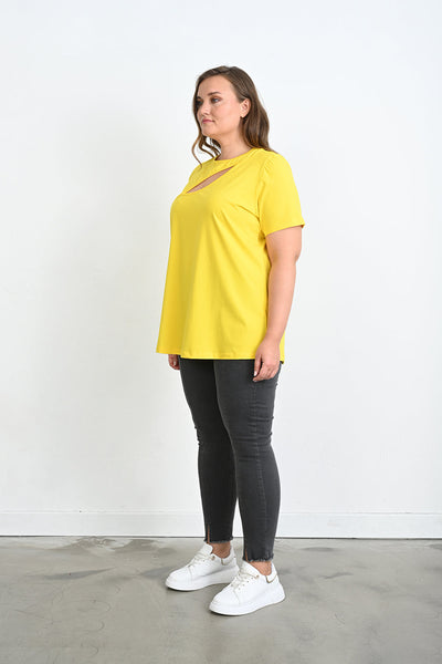 Tricou marime mare din bumbac cu accent la decolteu si umar - galben