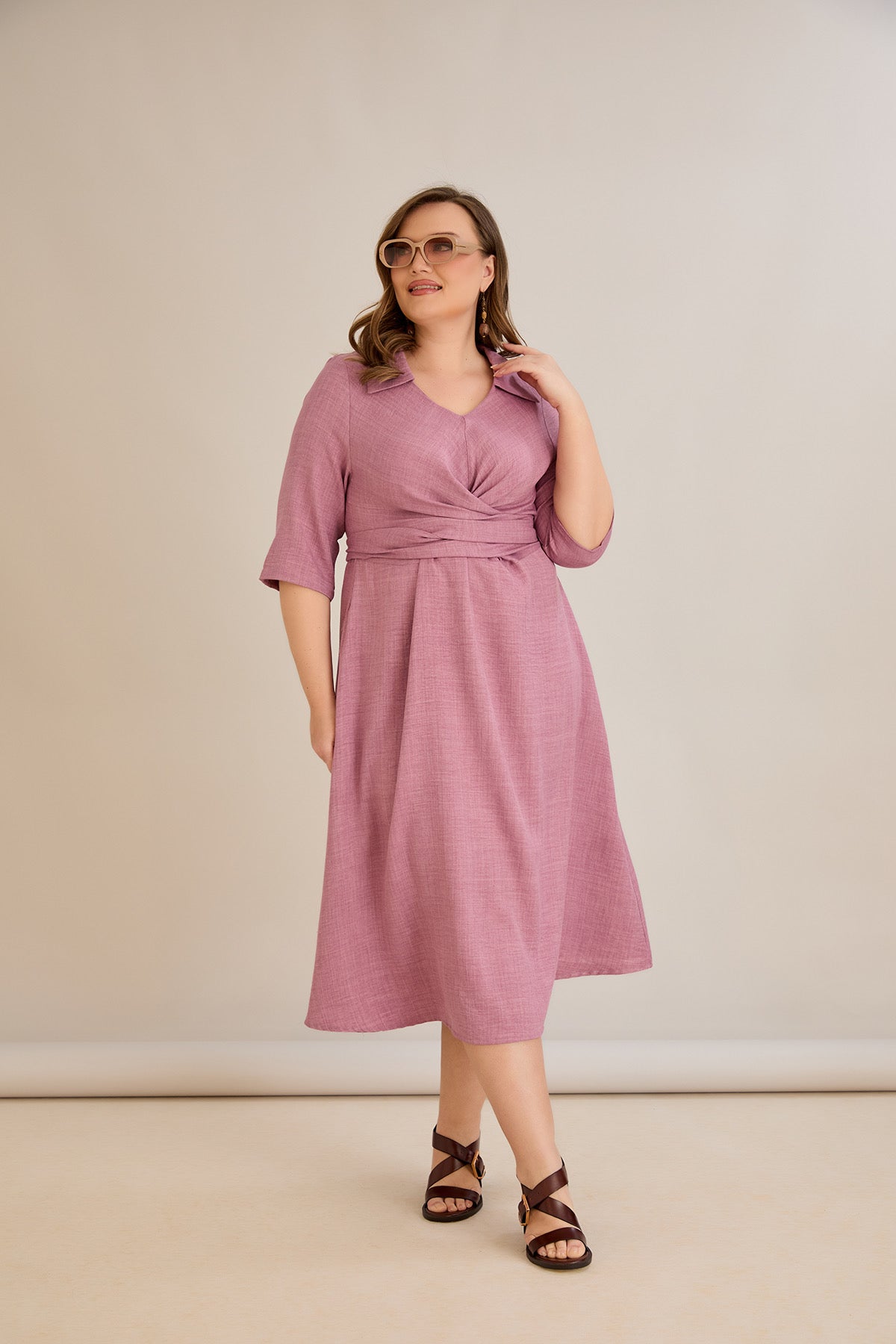 Rochie eleganta marime mare cu un design atractiv - roz prafuit