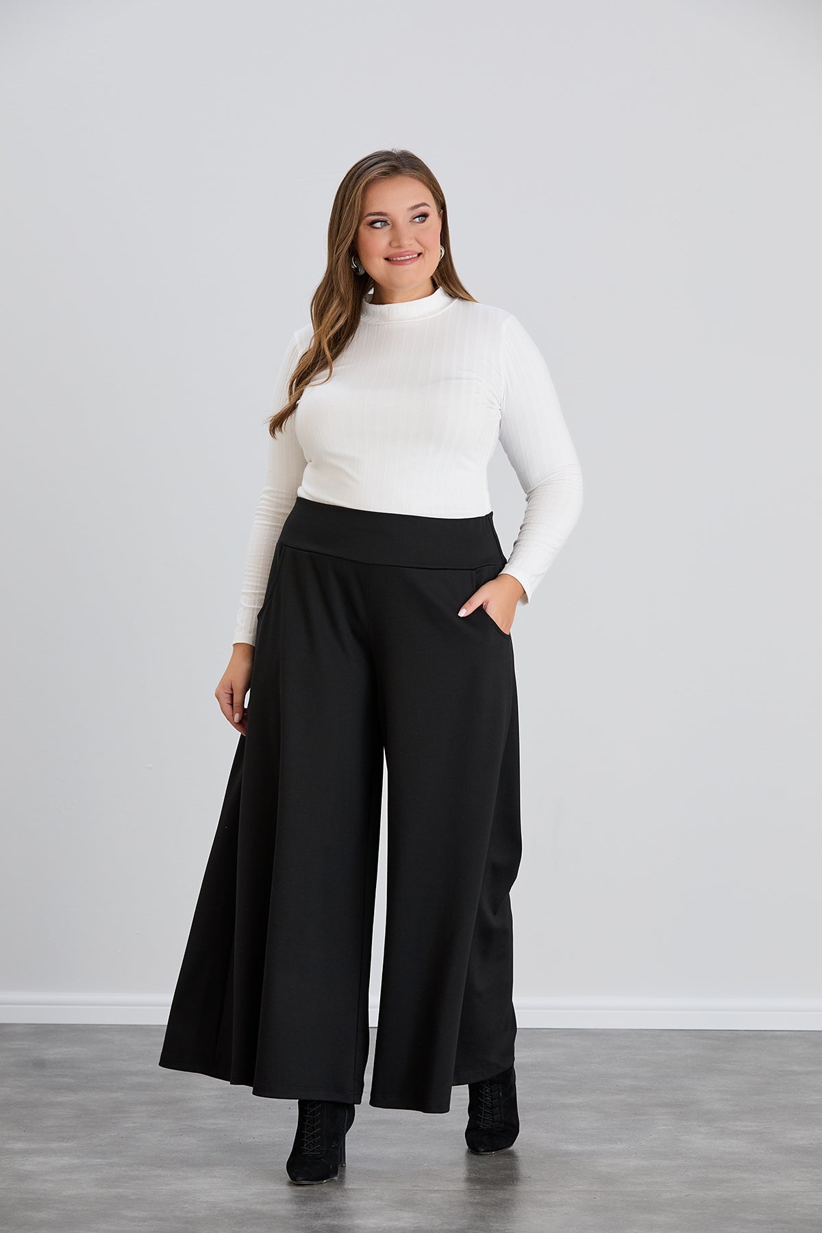 Fusta pantalon marime mare cu buzunare Sara - negru