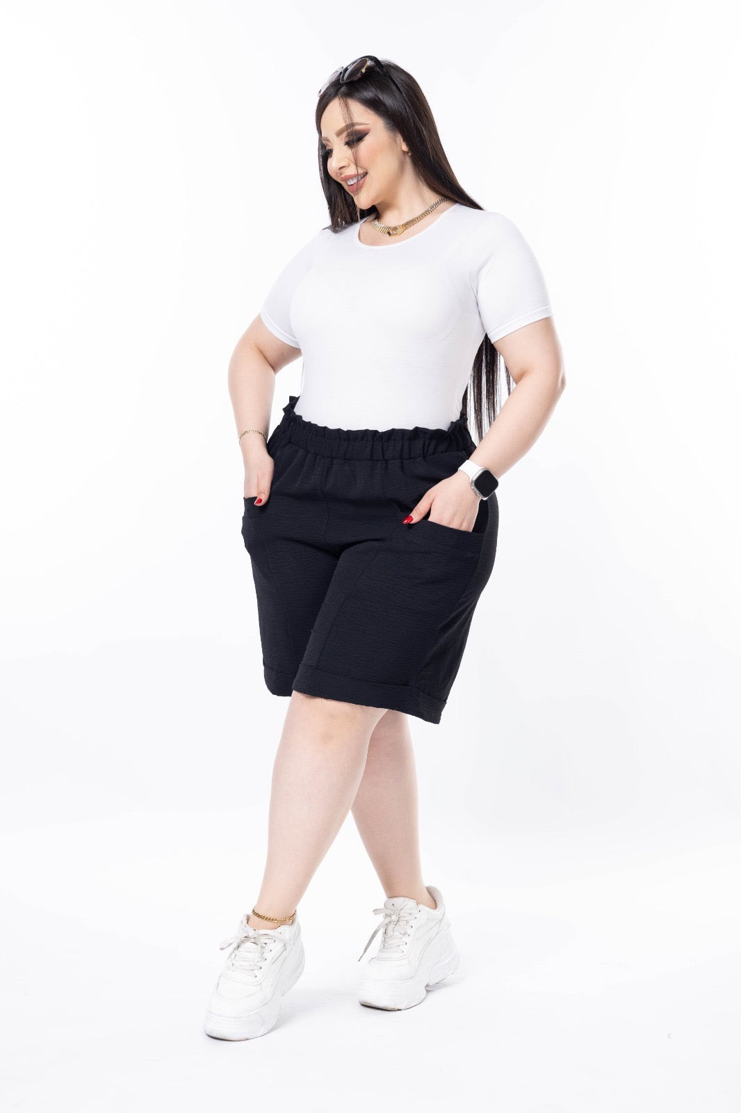 Pantaloni scurti marime mare cu manseta - negru