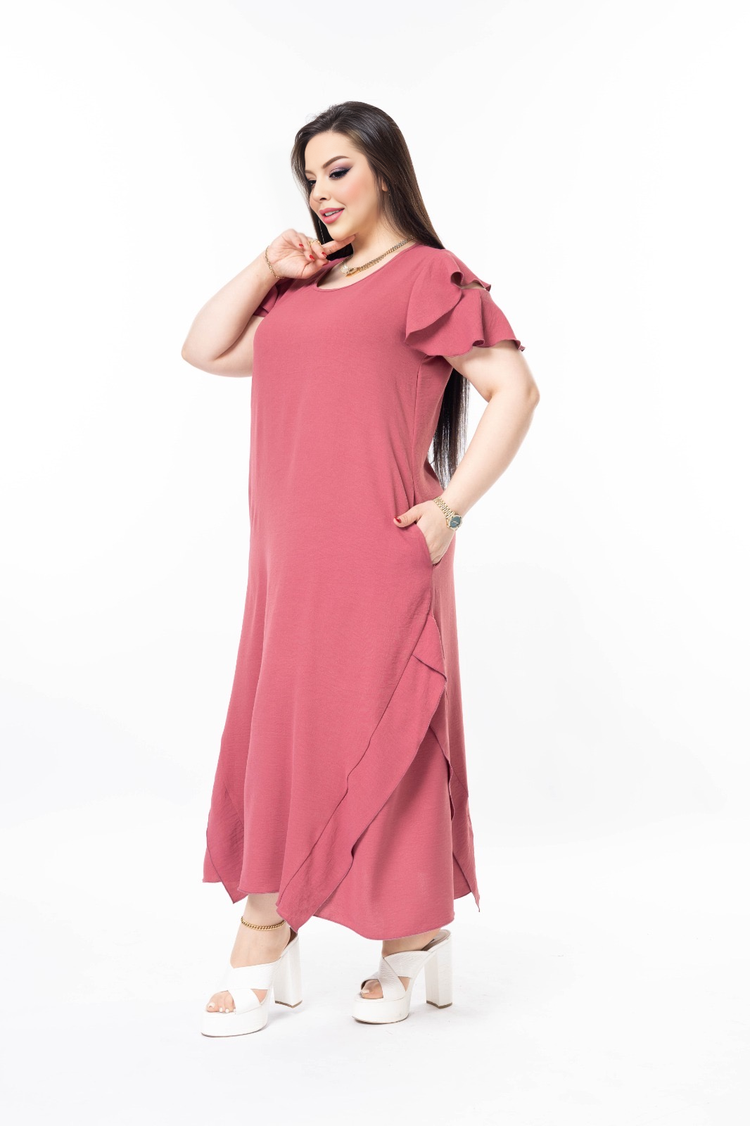 Rochie marime mare cu volane din tesatura usoara - roz