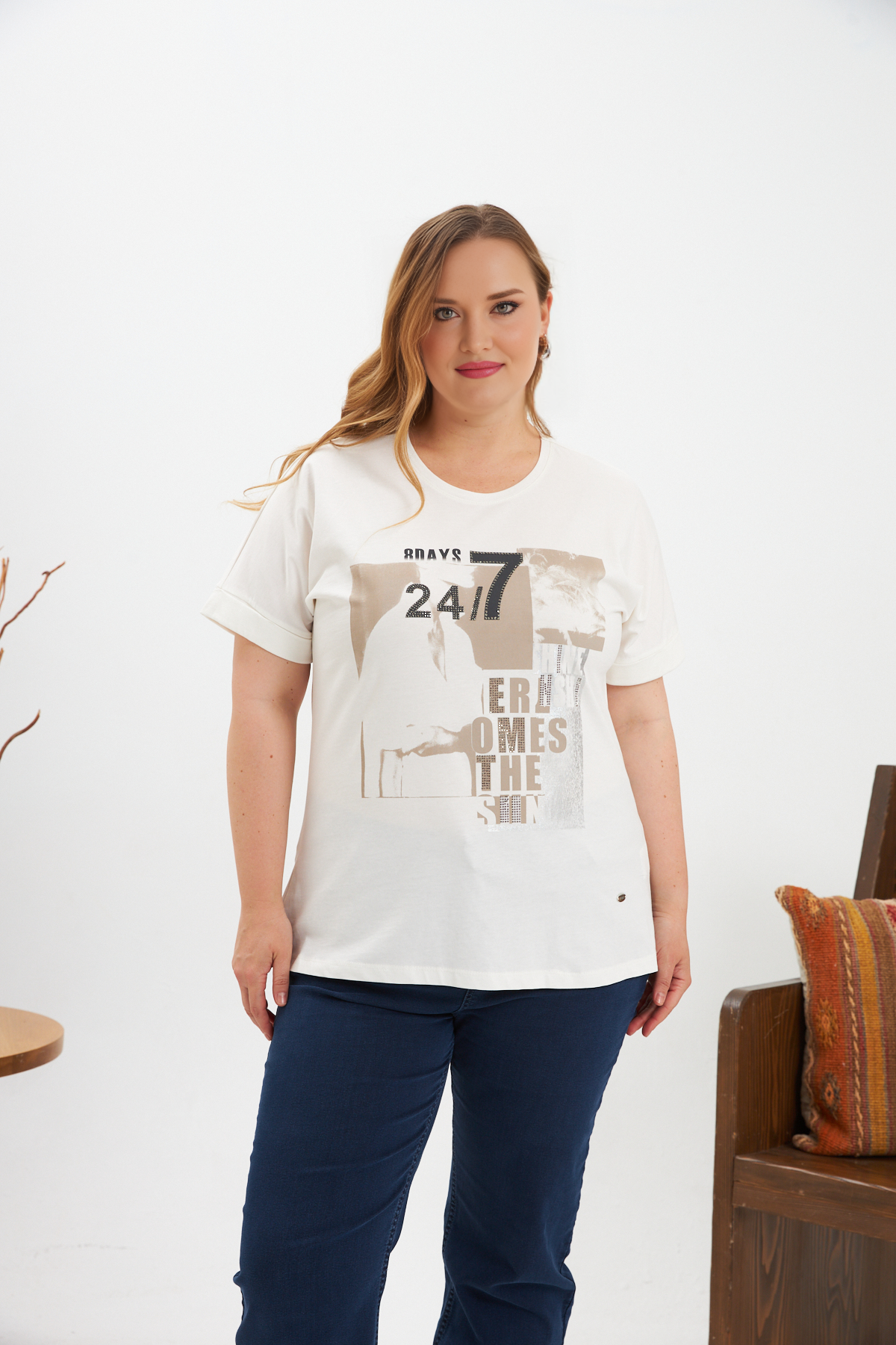 Tricou marime mare din bumbac cu pietricele si imprimeu - ecru