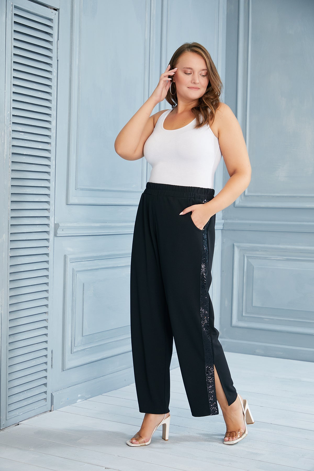 Pantalon larg marime mare  cu margine din paiete