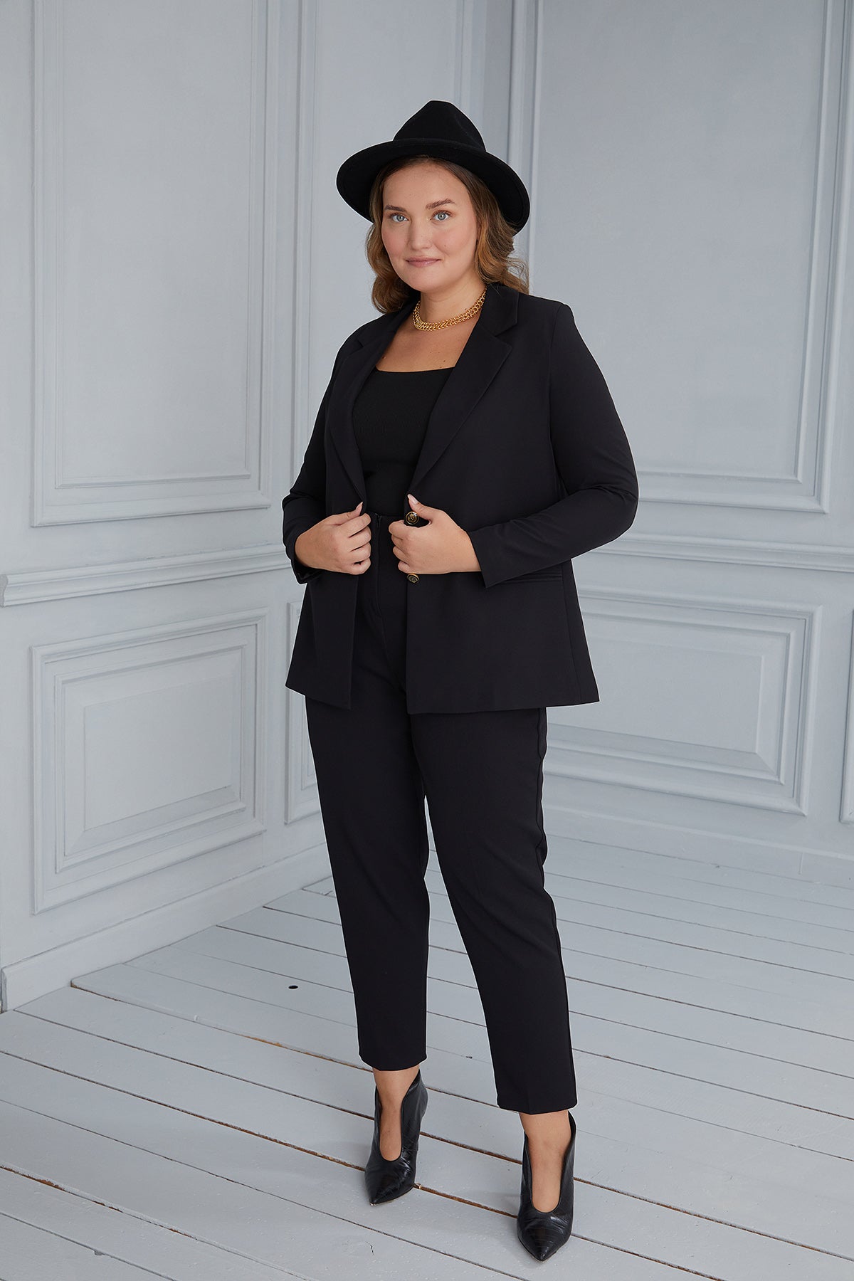 Sacou elegant cu captuseala si doi nasturi - negru