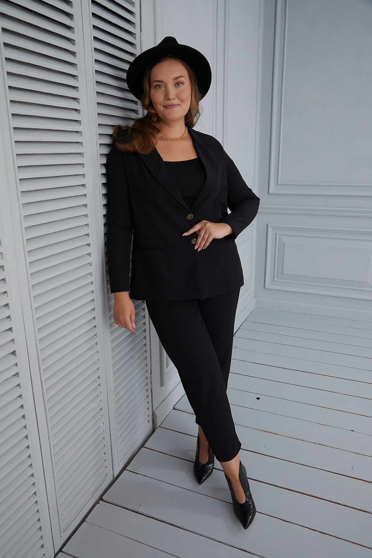 Sacou elegant cu captuseala si doi nasturi - negru