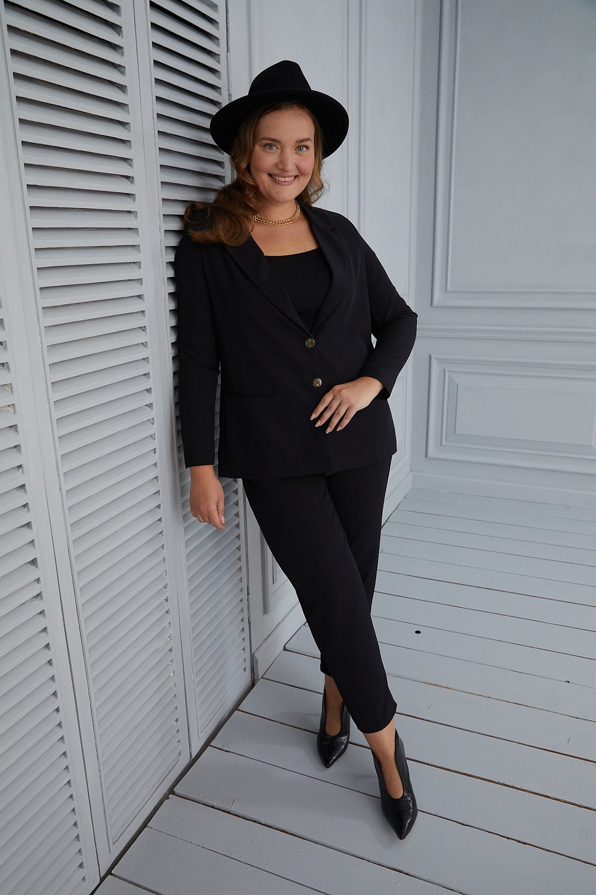 Sacou elegant cu captuseala si doi nasturi - negru