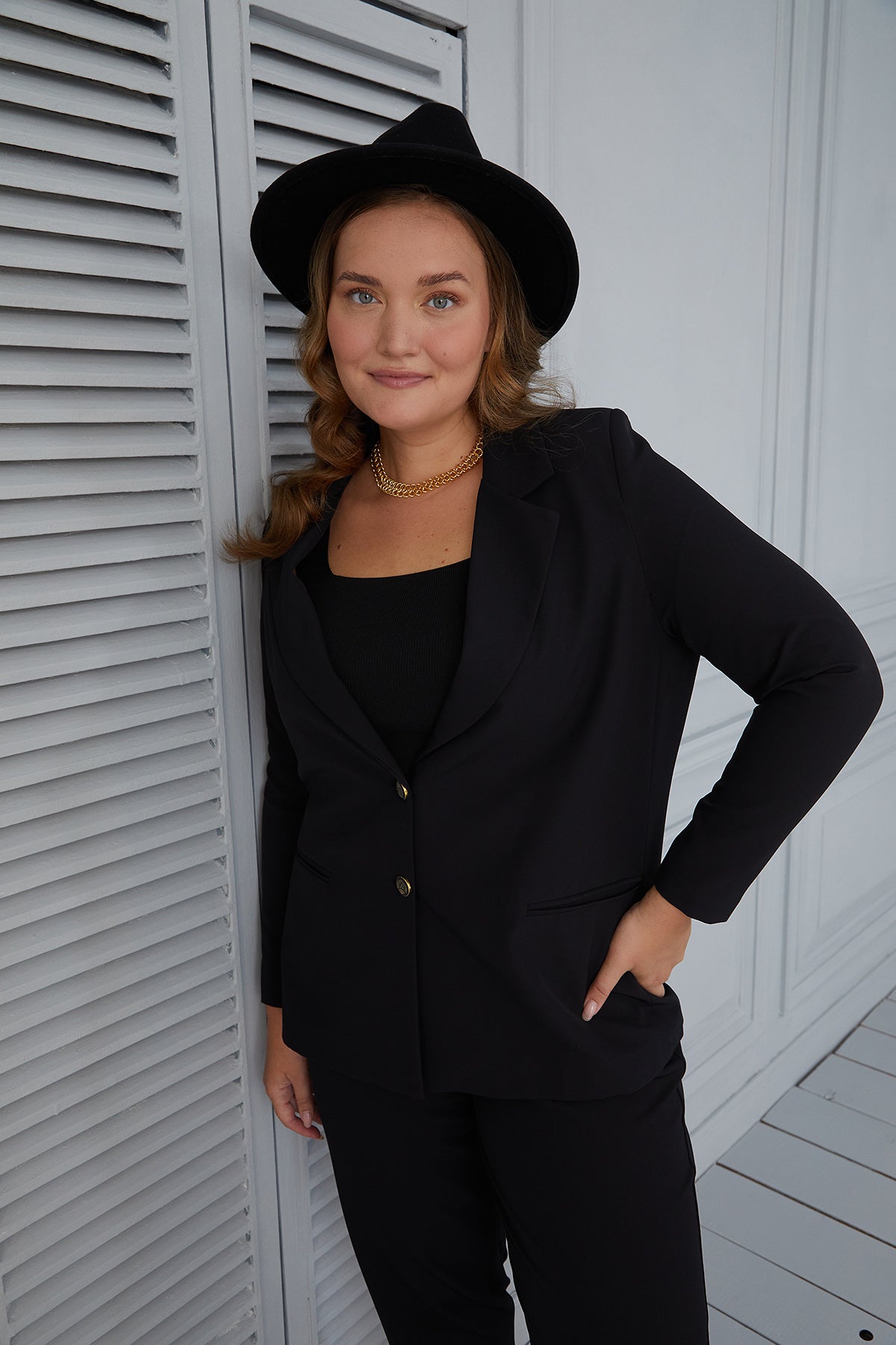 Sacou elegant cu captuseala si doi nasturi - negru