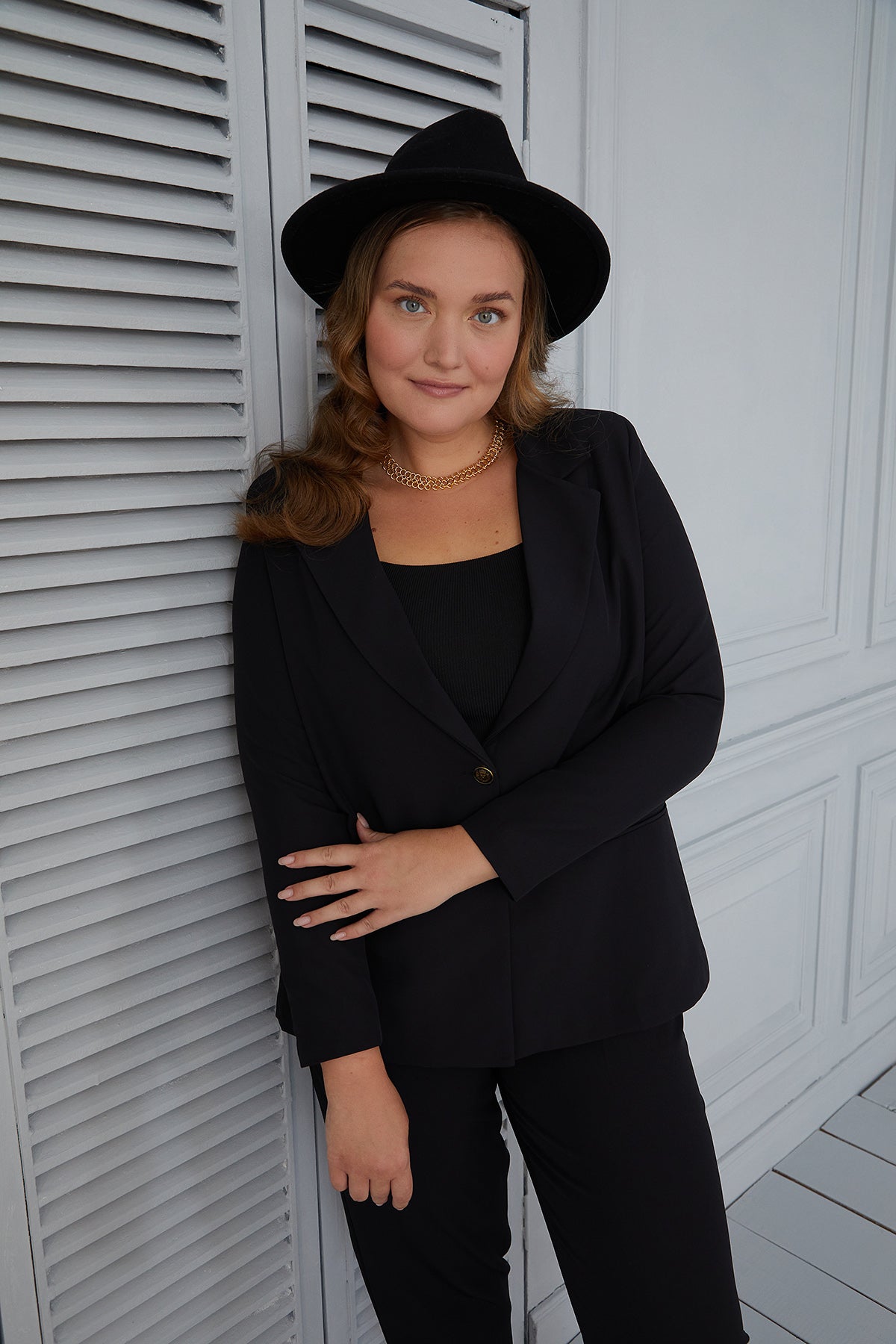 Sacou elegant cu captuseala si doi nasturi - negru