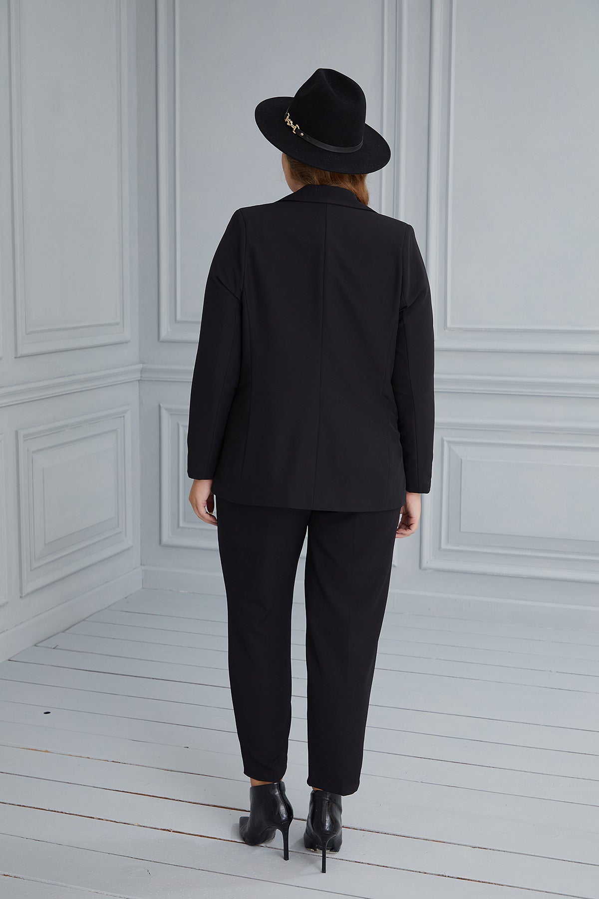 Sacou elegant cu captuseala si doi nasturi - negru